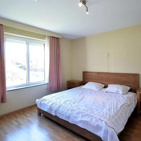 Private Garden Near Sea Daire