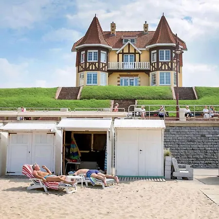 Private Garden Near Sea Daire De Haan